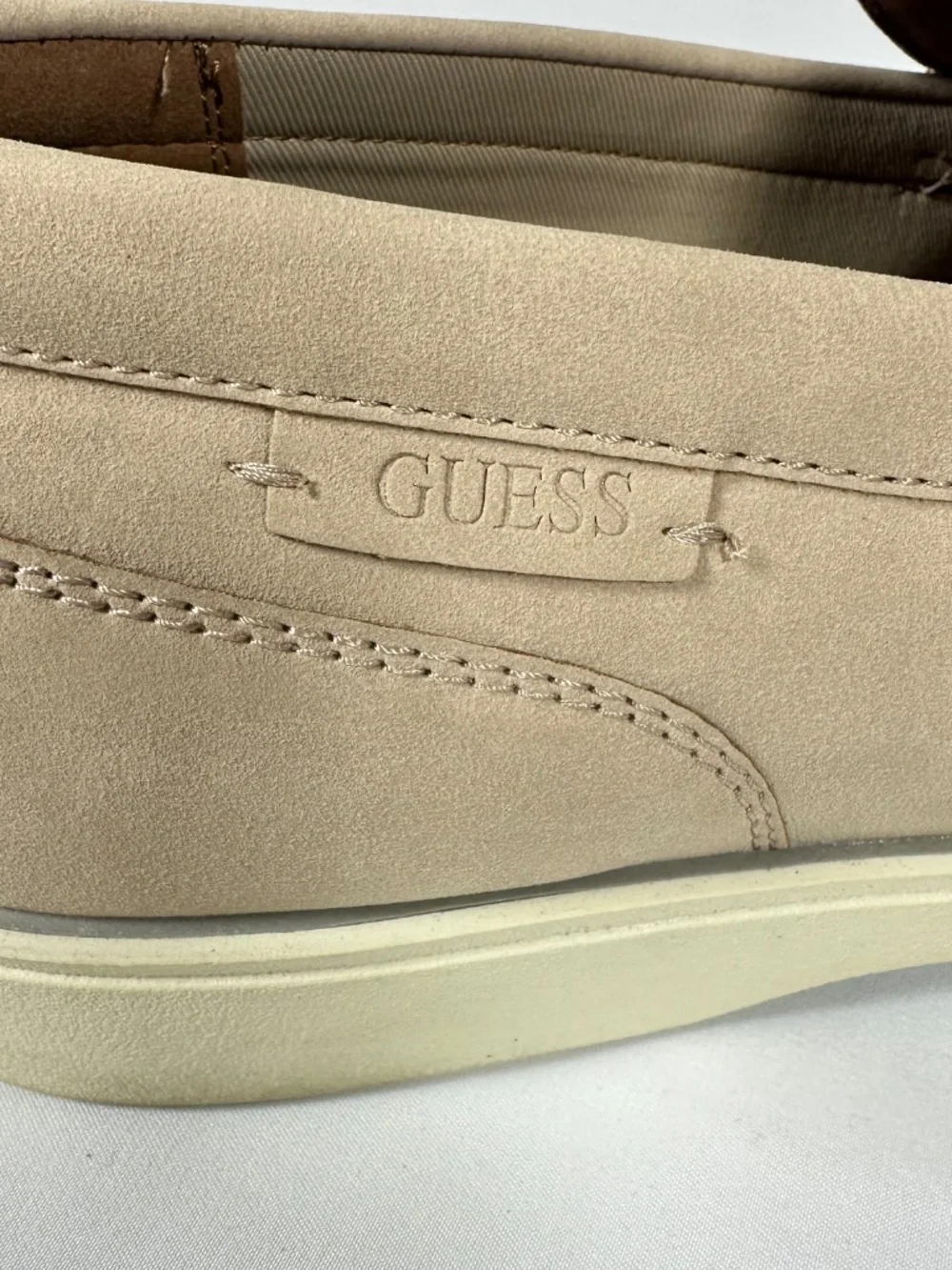 Guess quido light